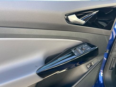 Certified 2022 Volkswagen ID.4 Pro S w/ Gradient Package image 9