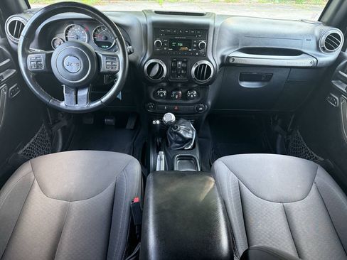 Used 2017 Jeep Wrangler Unlimited Sport w/ Quick Order Package 23S AWD/4WD image 2