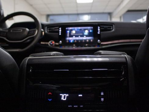 Used 2024 Jeep Wagoneer 4WD w/ Premium Group I image 8