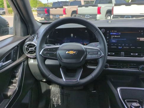 Used 2026 Chevrolet Equinox LT FWD image 15
