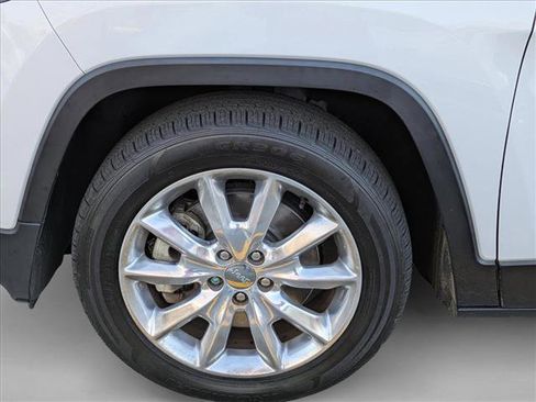 Used 2016 Jeep Cherokee Limited w/ Luxury Group image 10