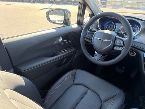 New 2026 Chrysler Pacifica Select w/ S Appearance Package FWD image 28