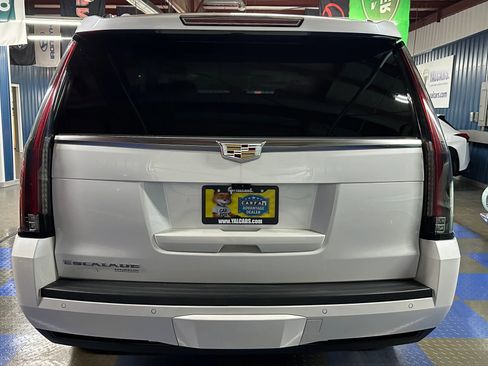 Used 2019 Cadillac Escalade Premium Luxury image 92