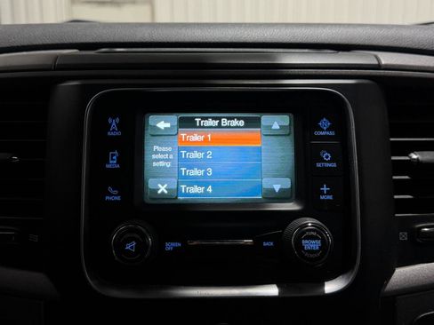 Used 2015 RAM 2500 Tradesman w/ Chrome Appearance Group AWD/4WD image 17