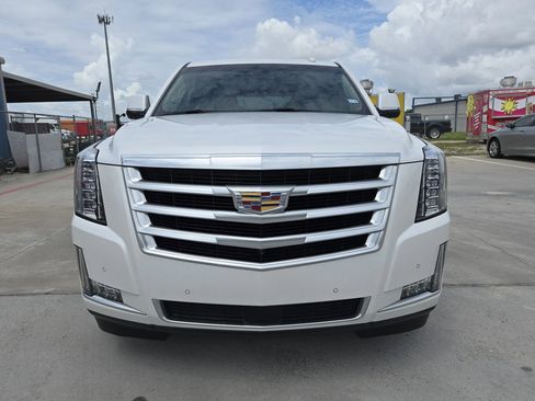 Used 2017 Cadillac Escalade Premium Luxury image 5