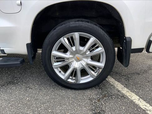 Used 2020 Chevrolet Silverado 1500 High Country w/ Technology Package image 10