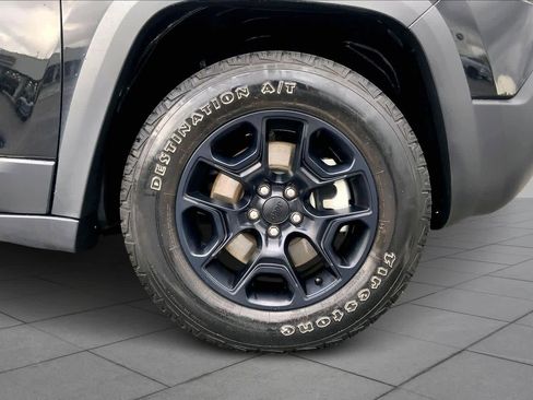 Used 2022 Jeep Cherokee Trailhawk w/ Trailer Tow Group image 11