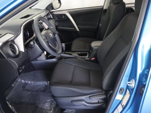 Used 2018 Toyota RAV4 LE w/ All Weather Liner Package AWD/4WD image 7