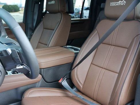 New 2026 Chevrolet Suburban High Country AWD/4WD image 16