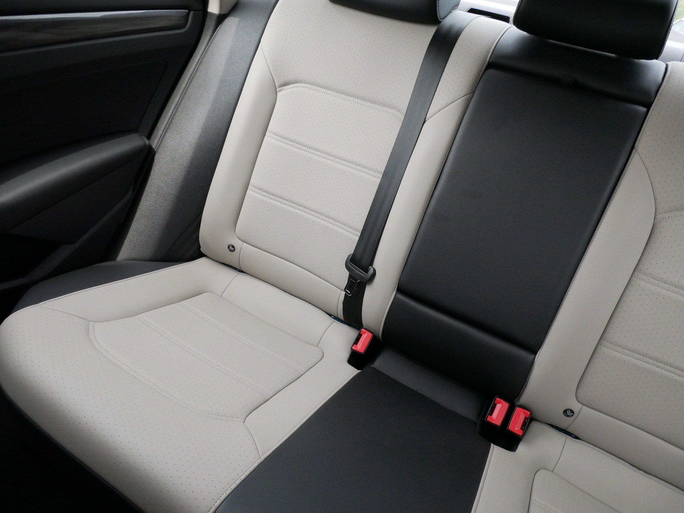 Certified 2020 Volkswagen Passat 2.0T R-Line FWD image 12