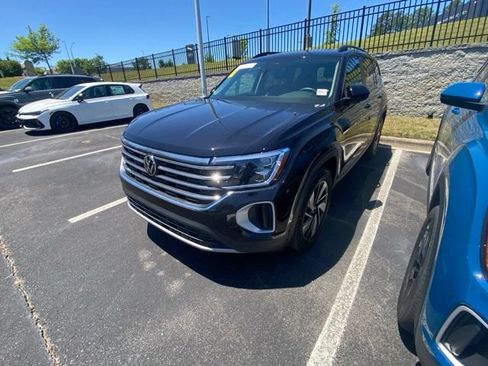Used 2026 Volkswagen Atlas SE FWD image 2