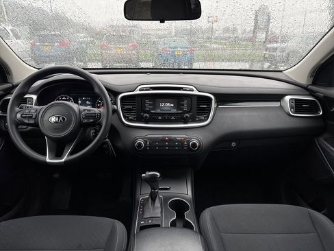 Used 2016 Kia Sorento LX image 11