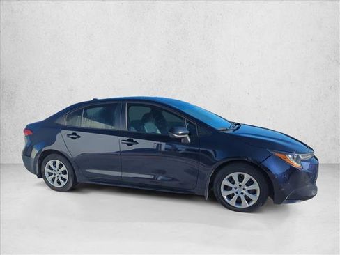 Used 2025 Toyota Corolla LE FWD image 5