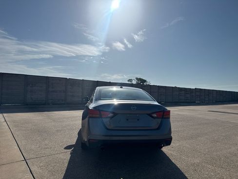 Certified 2024 Nissan Altima 2.5 SR FWD image 18