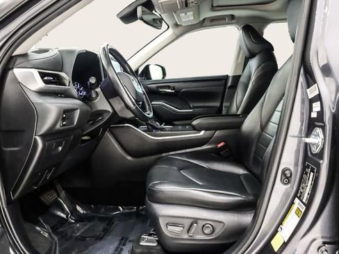 Used 2021 Toyota Highlander XLE image 21