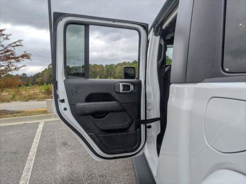 Certified 2022 Jeep Gladiator Overland w/ Popular Equipment Package image 50