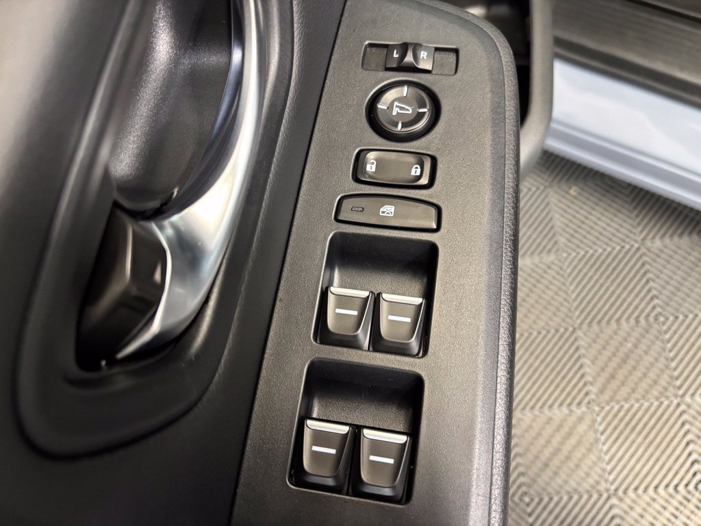Used 2024 Honda Pilot Touring image 29