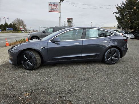 Used 2018 Tesla Model 3 Mid Range image 2