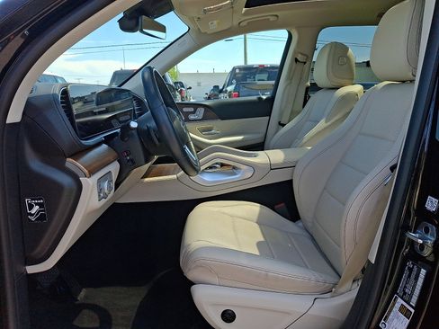 Used 2023 Mercedes-Benz GLS 450 4MATIC image 17