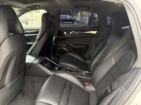 Used 2021 Porsche Panamera 4 image 28