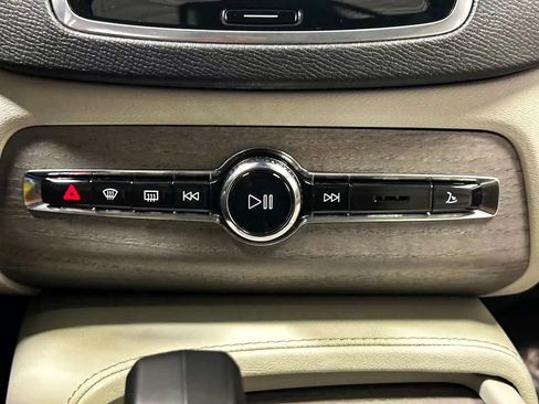 Used 2023 Volvo XC90 B6 Plus AWD/4WD image 33