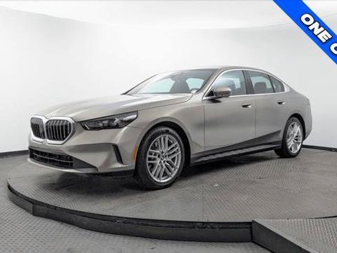 Used 2024 BMW 530i RWD image 2