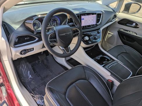 Used 2023 Chrysler Pacifica Limited FWD image 10