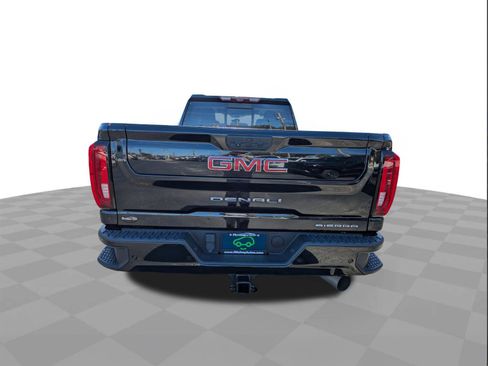 Certified 2022 GMC Sierra 2500 Denali w/ Denali Black Diamond Edition image 5