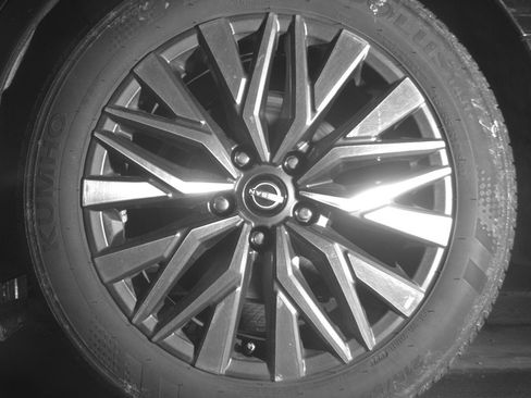 Used 2025 Nissan Altima 2.5 SV FWD image 14