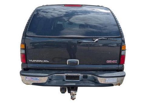 Used 2005 GMC Yukon XL SLT w/ SLT Preferred Equipment Group AWD/4WD image 4