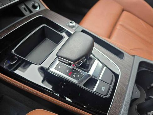 Certified 2025 Audi Q5 2.0T Premium Plus AWD/4WD image 32