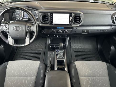 Used 2022 Toyota Tacoma TRD Sport image 3