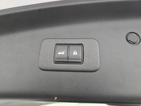 Used 2024 Nissan Armada SL w/ Captain's Chairs Package RWD image 43