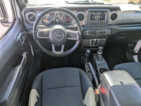 Used 2019 Jeep Wrangler Unlimited Sahara image 22
