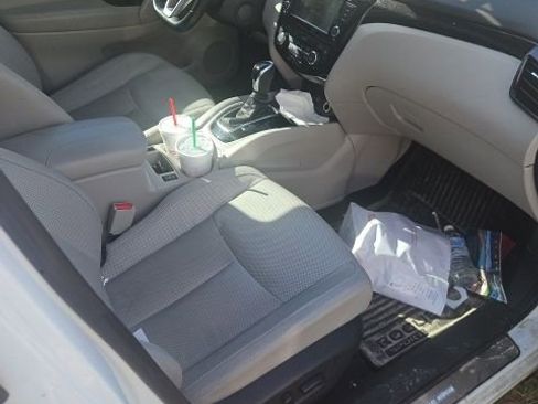 Used 2021 Nissan Rogue Sport SL w/ Premium Package image 9