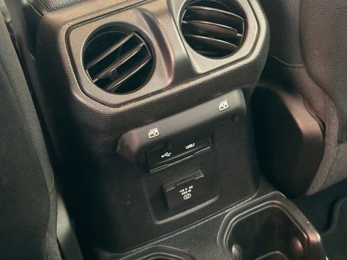 Used 2020 Jeep Gladiator Rubicon image 17