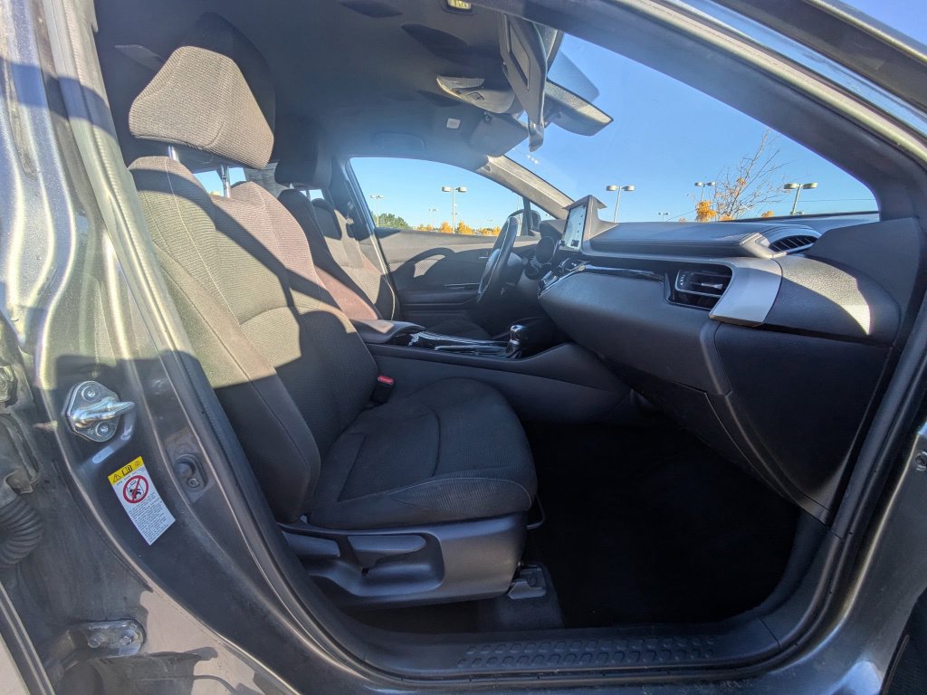 Used 2019 Toyota C-HR XLE FWD image 30