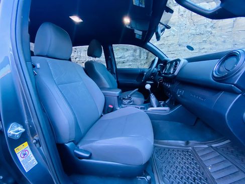 Used 2017 Toyota Tacoma TRD Sport w/ Tow Package image 33