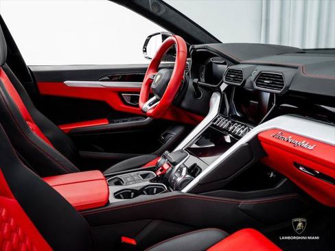 Used 2021 Lamborghini Urus AWD/4WD image 44