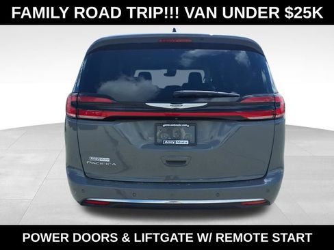 Used 2023 Chrysler Pacifica Touring-L FWD image 7