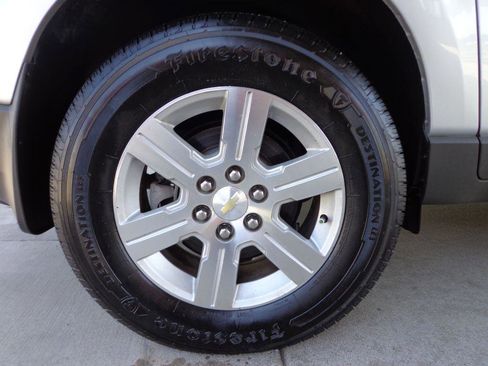 Used 2011 Chevrolet Traverse LT AWD/4WD image 10