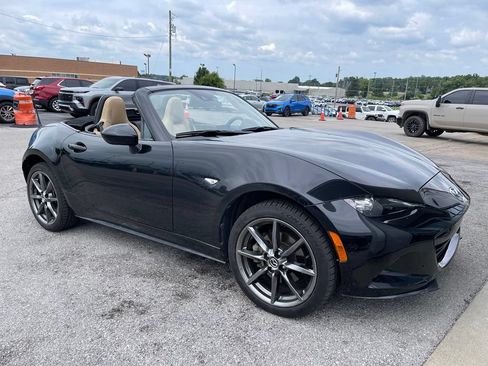Used 2017 MAZDA MX-5 Miata Grand Touring RWD image 2