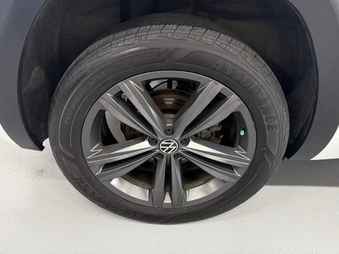 Used 2022 Volkswagen Atlas Cross Sport SEL R-Line AWD/4WD image 36