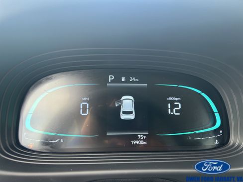 Used 2025 Hyundai Venue SE FWD image 9