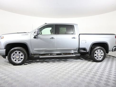 Used 2024 Chevrolet Silverado 2500 High Country w/ High Country Premium Package AWD/4WD image 2