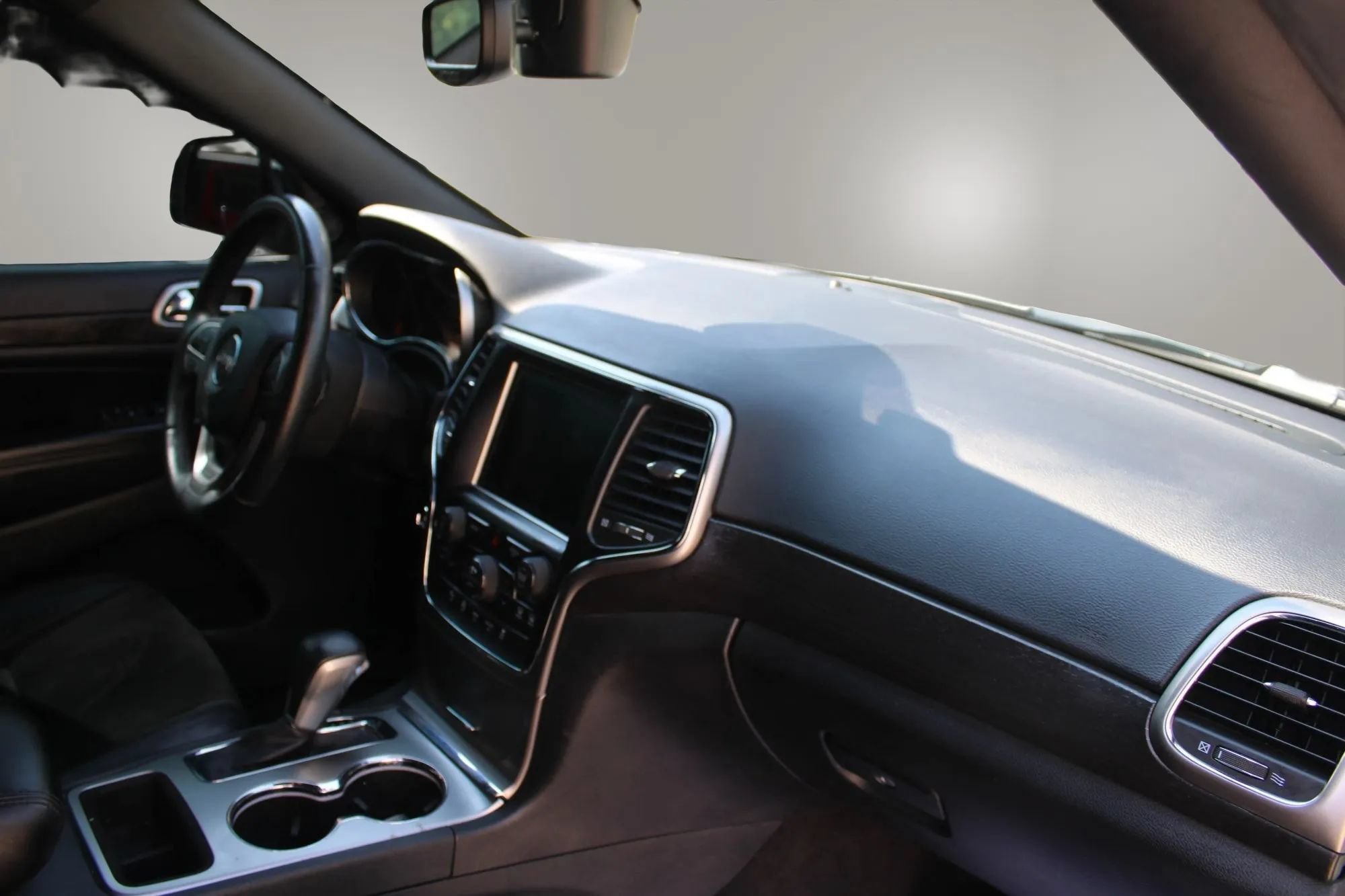 Used 2018 Jeep Grand Cherokee Altitude AWD/4WD image 23