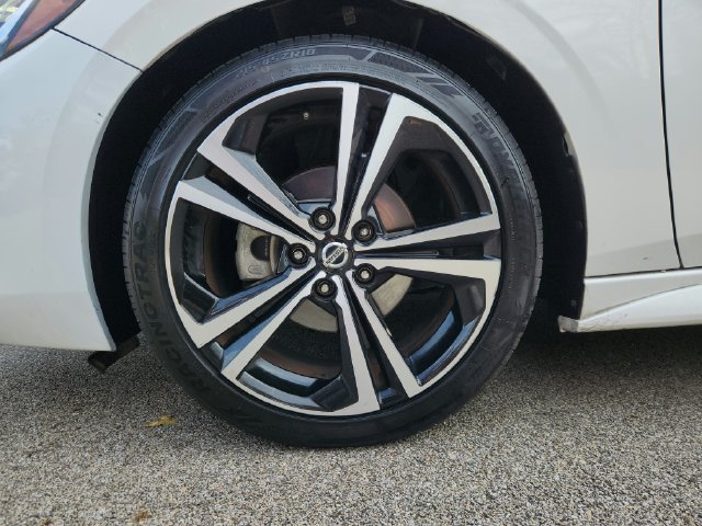Used 2022 Nissan Sentra SR w/ SR Premium Package FWD image 29