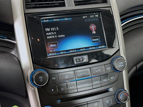 Used 2016 Chevrolet Malibu LT image 19