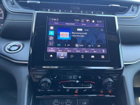 Used 2025 Jeep Grand Cherokee L Altitude RWD image 21