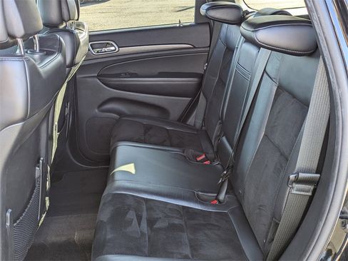 Used 2018 Jeep Grand Cherokee Altitude image 13